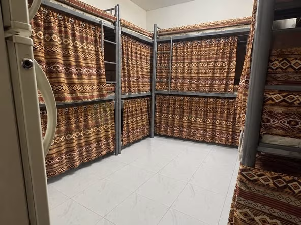 Bed Space & Partition in Al Muraqqabat