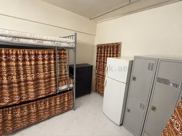 Bed Space & Partition in Al Muraqqabat