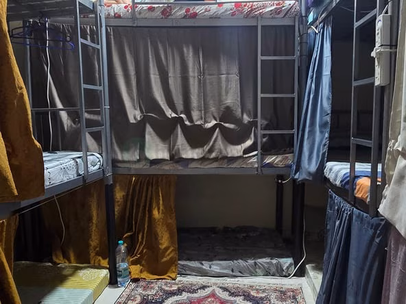 Bed Space & Partition in Al Muraqqabat