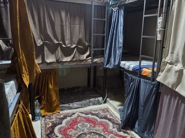Bed Space & Partition in Al Muraqqabat