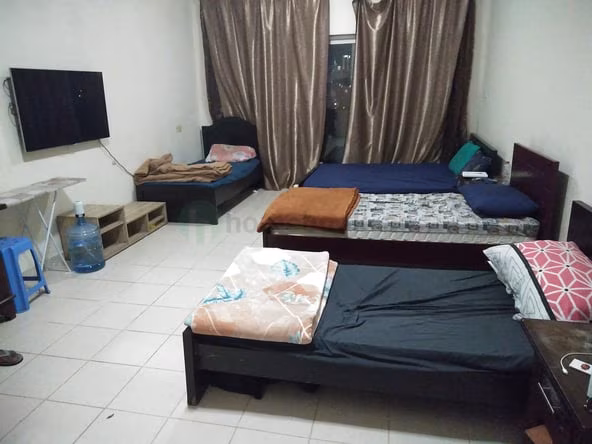 Bed Space & Partition in Discovery Gardens