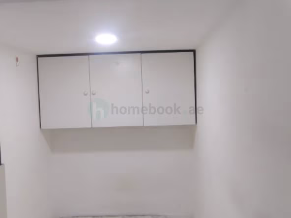 Bed Space & Partition in Al Muraqqabat