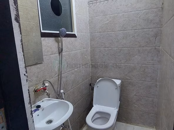 Bed Space and Partition in Hor Al Anz, Dubai, for Monthly Rent