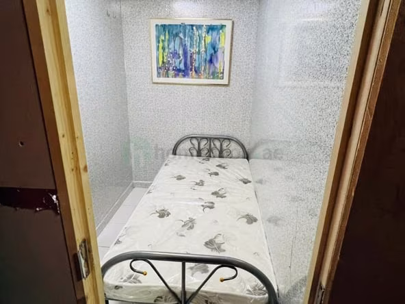 Bed Space & Partition in Al Satwa