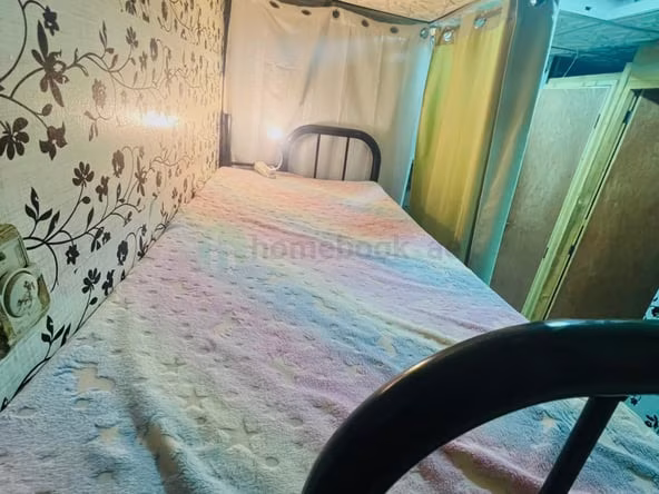 Bed Space & Partition in Al Satwa