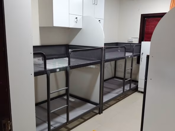 Bed Space & Partition Near BurJuman Metro Station