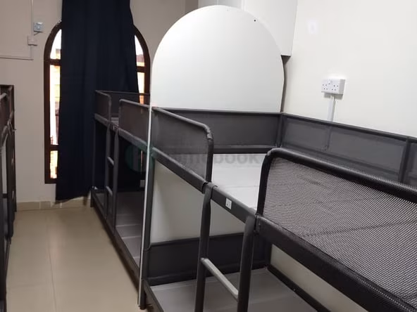 Bed Space & Partition Near BurJuman Metro Station