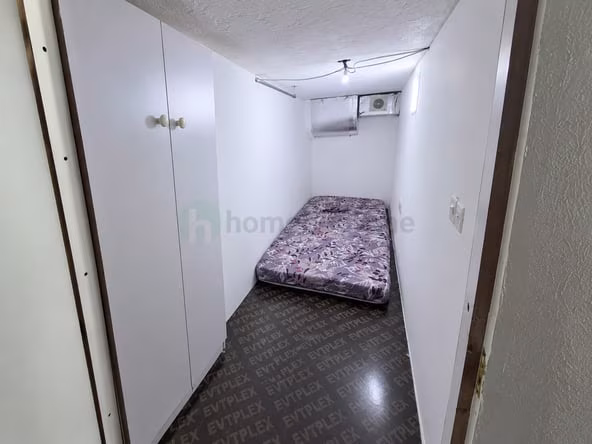 Bed Space & Partition for Ladies