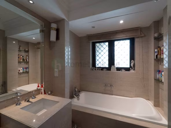 Room for Rent in Downtown Dubai